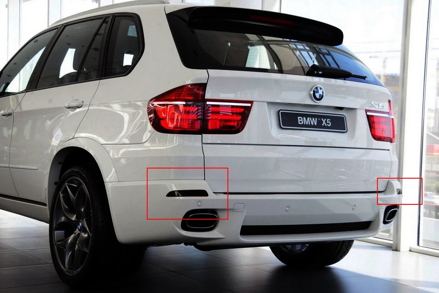 BMW X5 E70 Rear Bumper Reflector Pair – Black Smoked Lens