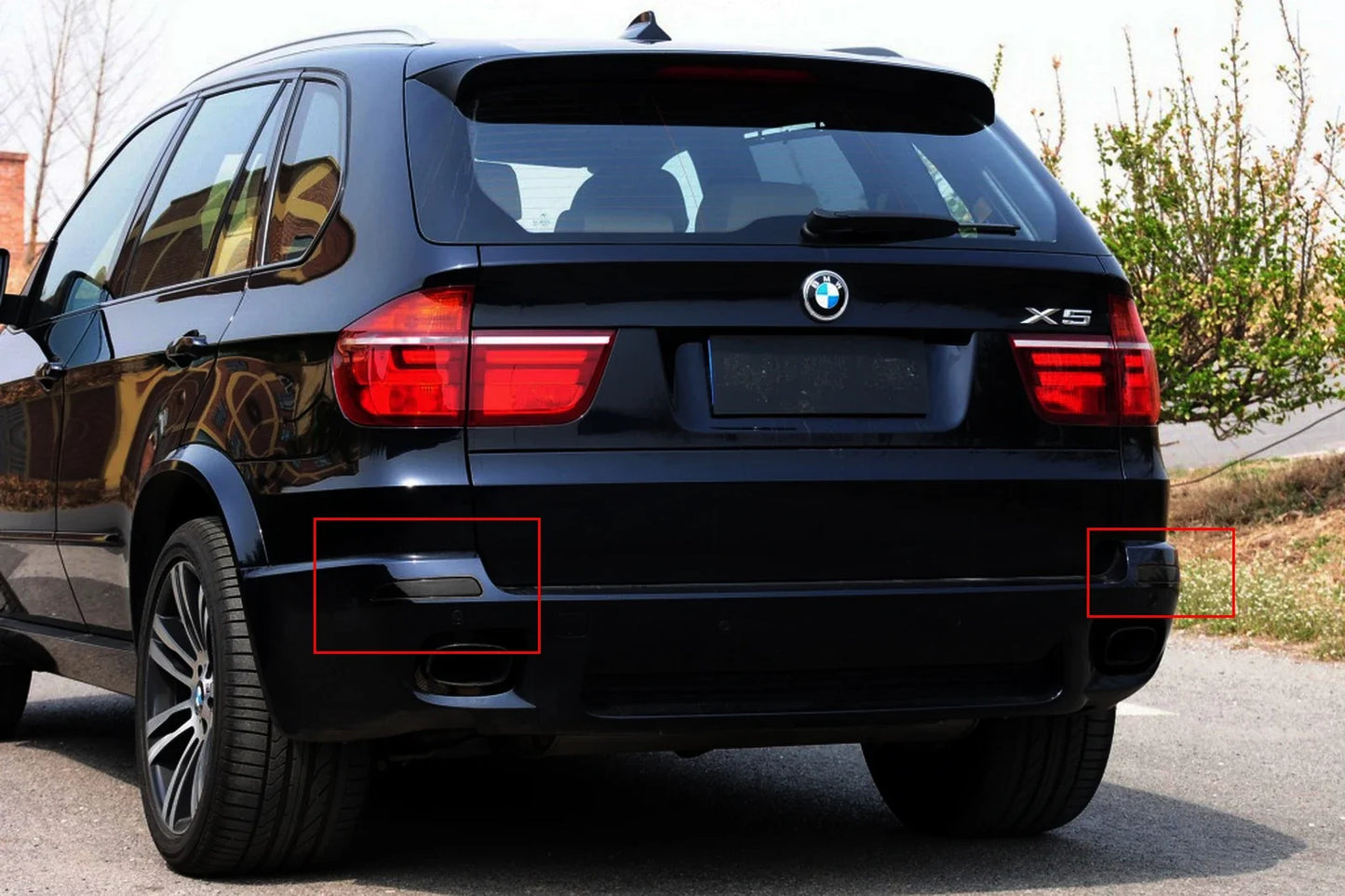 BMW X5 E70 Rear Bumper Reflector Pair – Black Smoked Lens